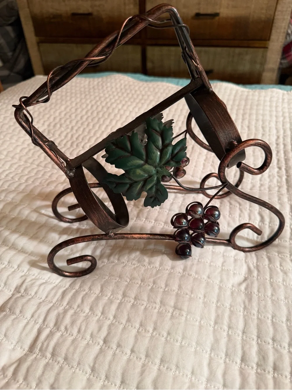 Metal Grape Vine Wine Bottle Holder - Brown